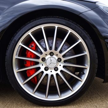 Diamond-cut alloy wheel refurbishment in Bradford
